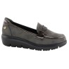 Amarpies. Mocasín Confort Taupe Con Adorno